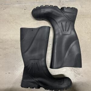 Rubber mens black boots